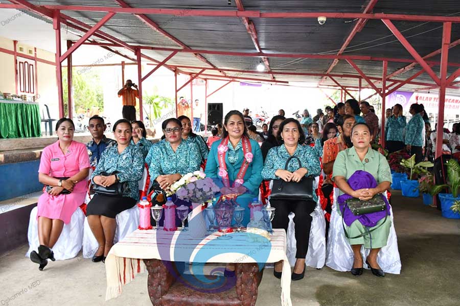     Home     2022     June     9     Keluarga Merupakan Pilar Utama, Ketua TP. PKK Kab. Mbd Resmikan 4 Kampung KB Di Pulau Kisar  Keluarga Merupakan Pilar Utama, Ketua TP. PKK Kab. Mbd Resmikan 4 Kampung KB Di Pulau Kisar
